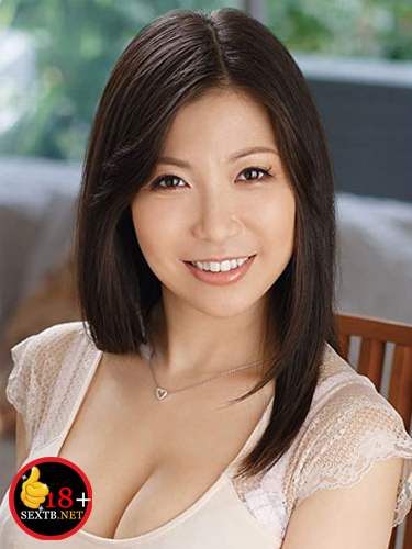 Naho Ueno (上野菜穂)