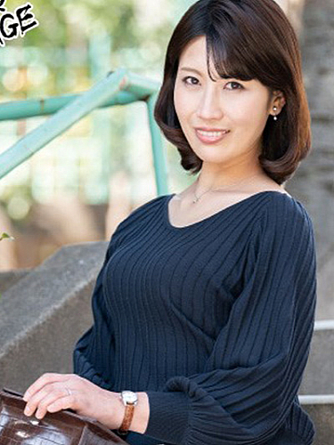 Rina Yoshitaka (吉高りな)