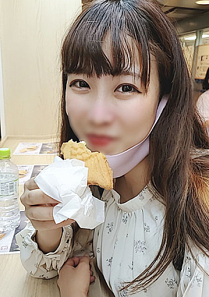【流*出】色白巨乳な職場の後輩カメラに怪しみつつも雰囲気に流され中出し