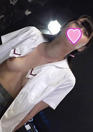 笑顔が可愛いさくらこさんの背中に中出し