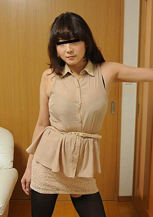 性欲が抑えきれない元モデルの美人妻