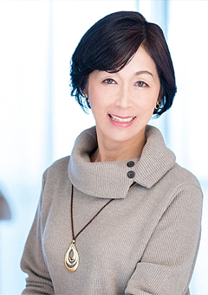 オナニーのしすぎクリトリスが大きいんです…と恥ずかしそうに話す五十路妻息子が巣立って時間を持て余しオナニーに没頭するも足りずに他人棒に手を出す53歳