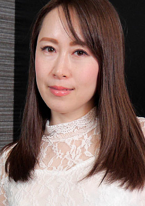 熟痴女の淫らな誘惑～美白熟女にドビュっと中だし～ - 篠原なぎさ