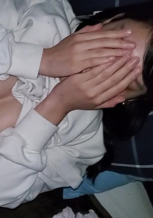 Leaked Beautiful legs After the last train of a slender workplace synchronous drinking party I brought it to the room and made vaginal cum shot without permission