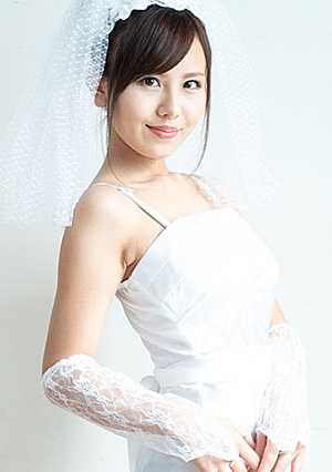 ベールを脱いだ女優の本性 〜神聖な気持ちで淫らな濡れマンコ〜